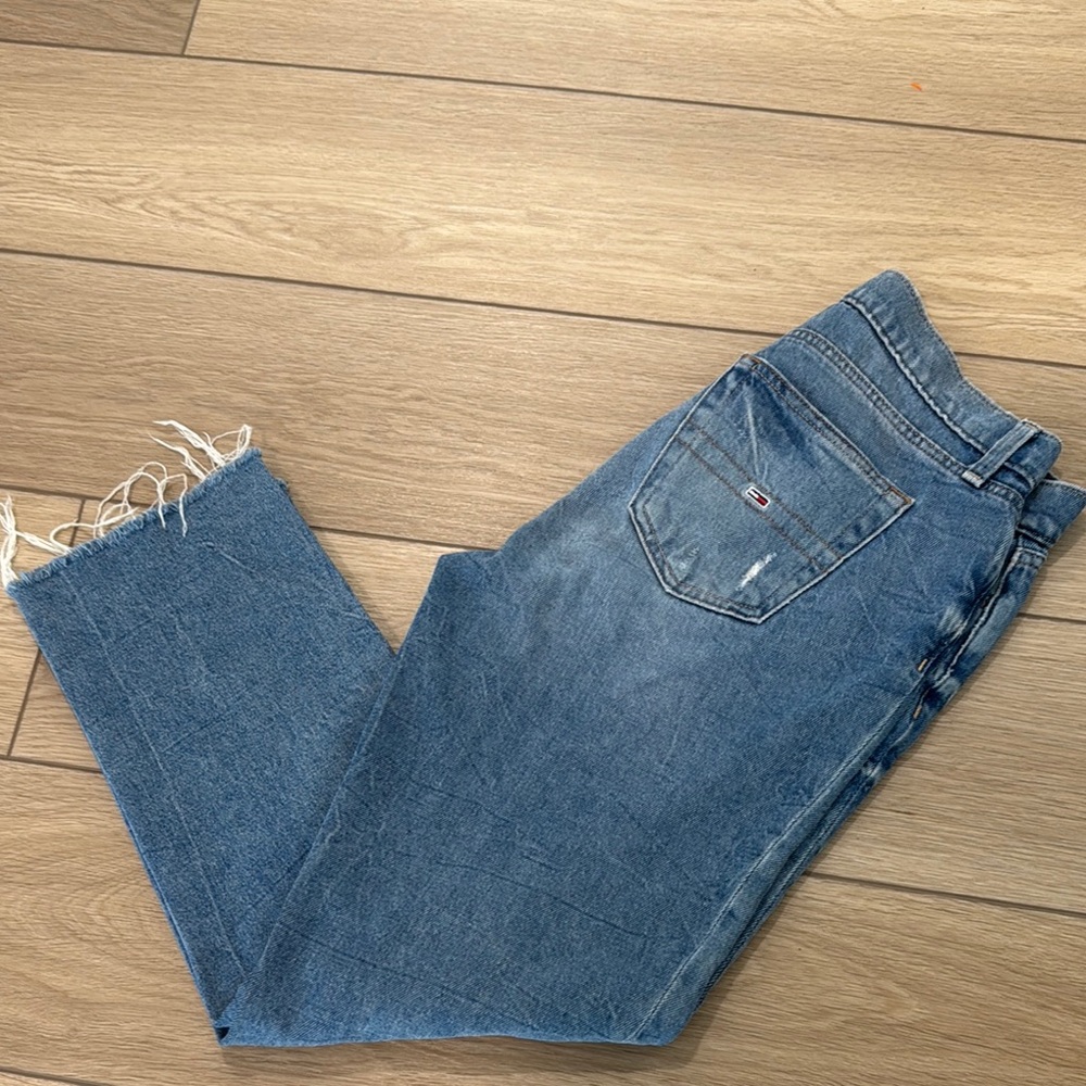 Tommy Hilfiger Slim Boyfriend Distressed Jeans Size 2| Back to school Classic